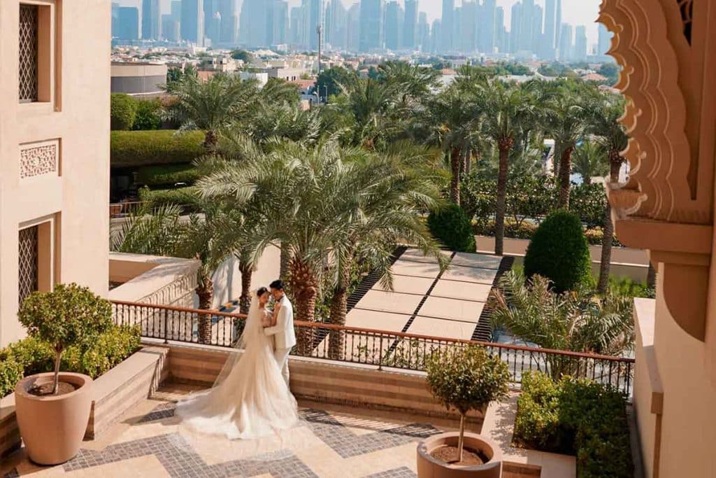 Emerging trends in Dubai’s wedding scene reflect a dynamic shift towards personalised experiences, stunning venues, and embracing technological innovations