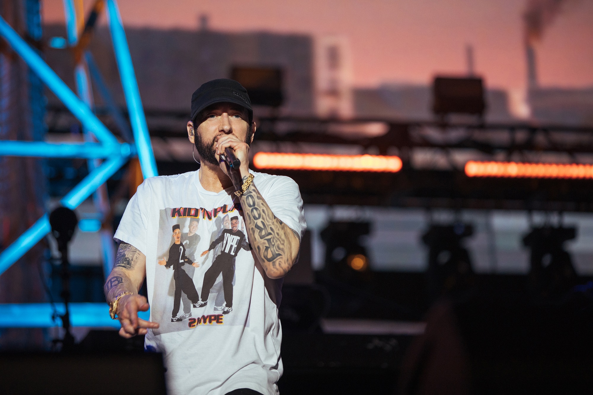 Eminem concert organisers blame fans without tickets for delays
