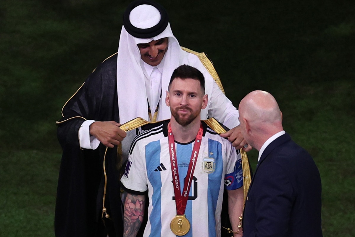 Lionel Messi made to wear traditional Arab robe for World Cup