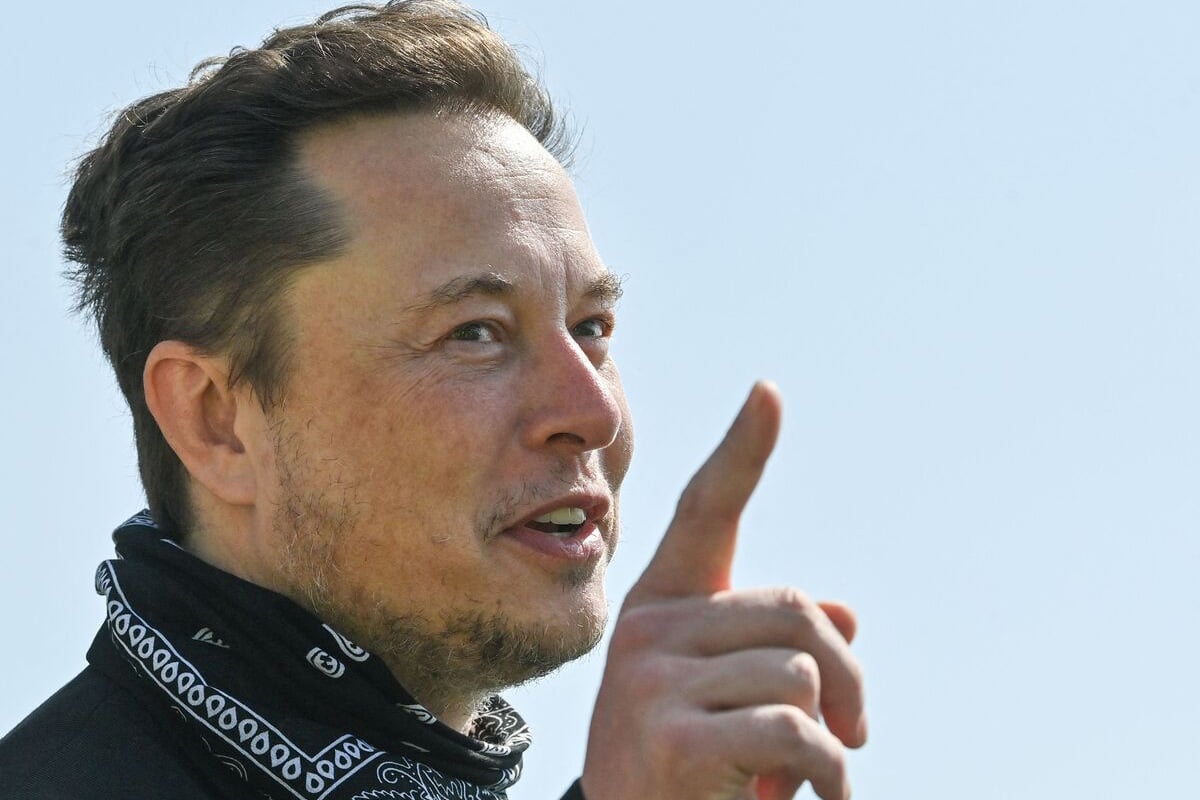 LVMH's Stock Rally Makes Arnault Richer Than Tesla's Musk - Bloomberg