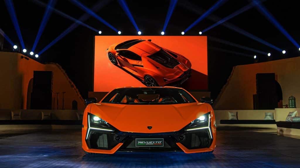 Lamborghini Dubai Abu Dhabi Revuelto