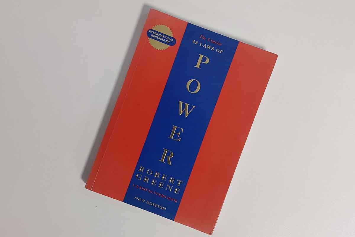 The 48 Laws of Power by Robert Greene , Paperback