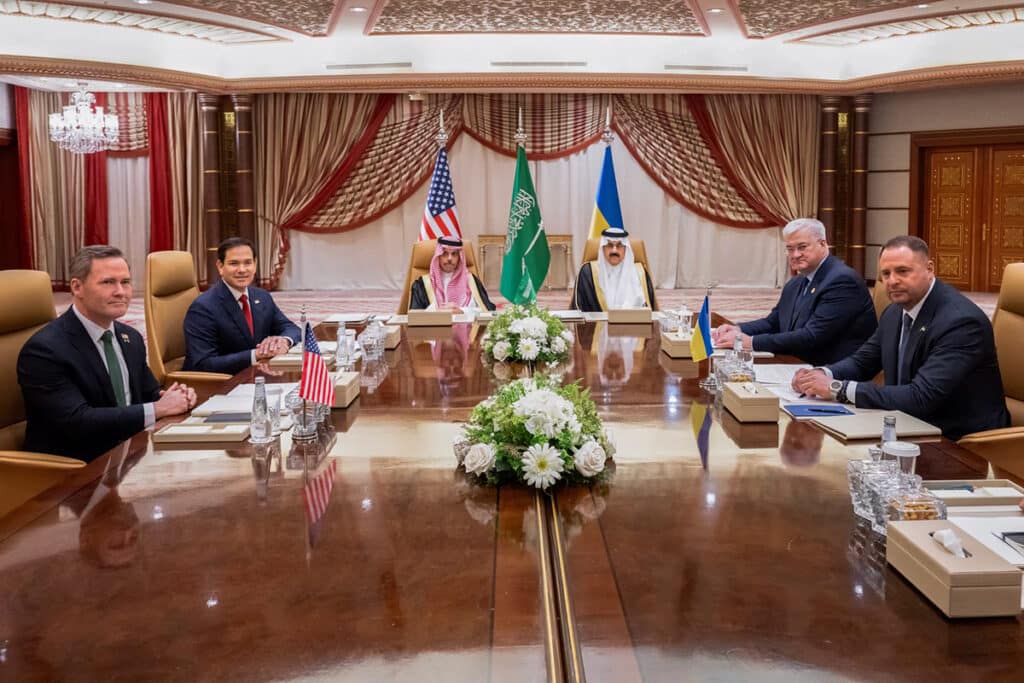 Ukraine agrees to a 30-day ceasefire proposal with the US amid rising tensions with Russia