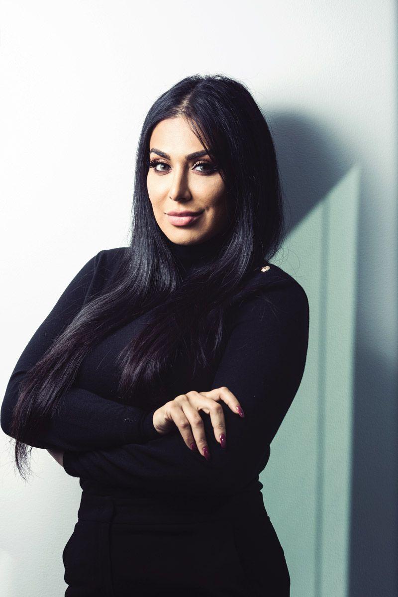 Beauty And The Blogger Huda Kattan Arabianbusiness 