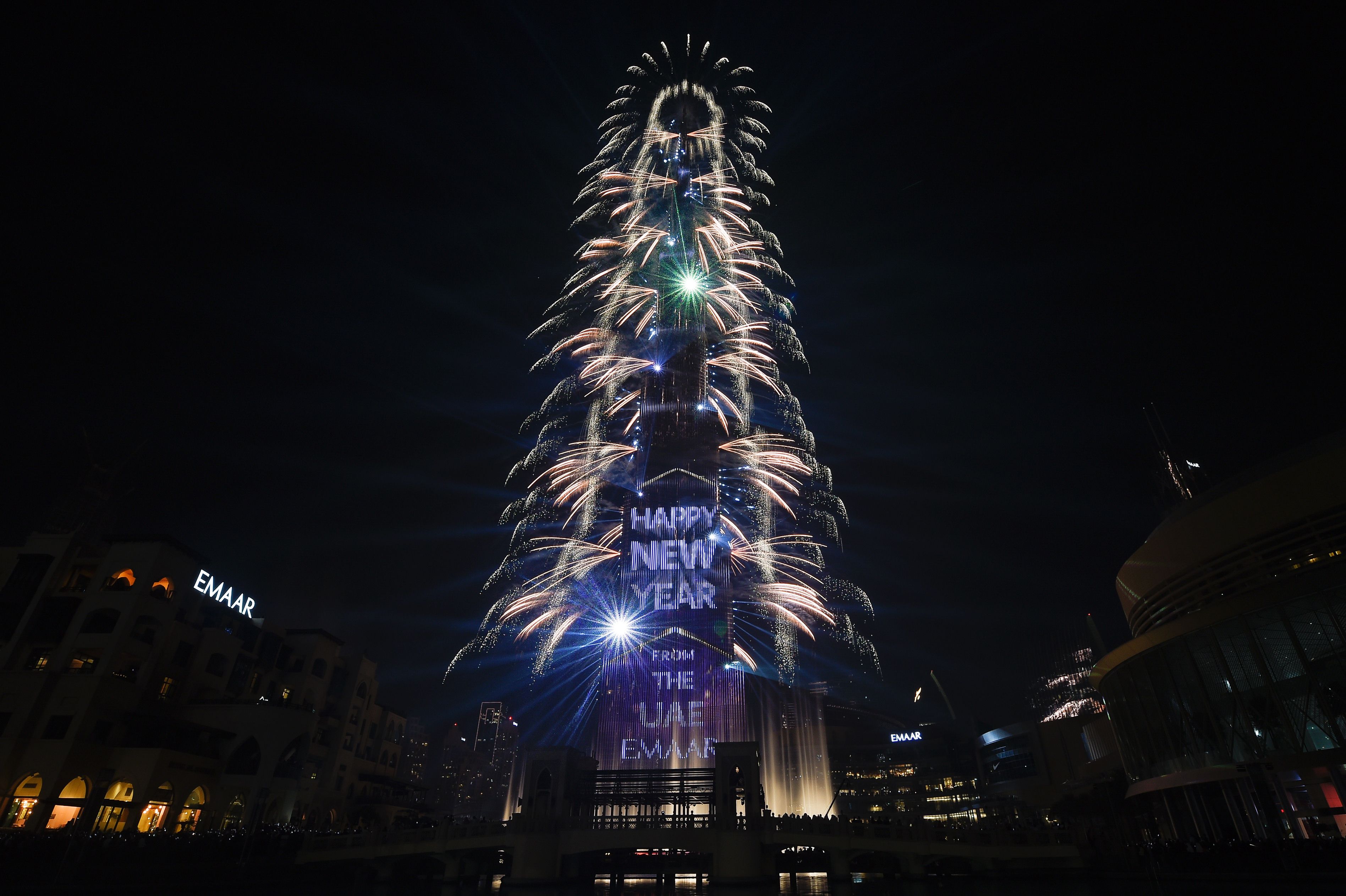 Дубай видео 2024. Бурдж Халифа салют 2022. Бурдж-Халифа Дубай новый год салют. Бурдж Дубай 2022. Бурдж Халифа в новогоднюю ночь.