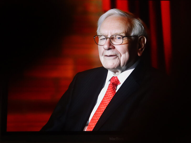 Warren Buffett to step down from Berkshire
