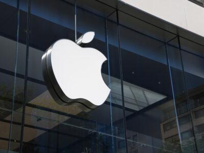 Apple Closes First China Store