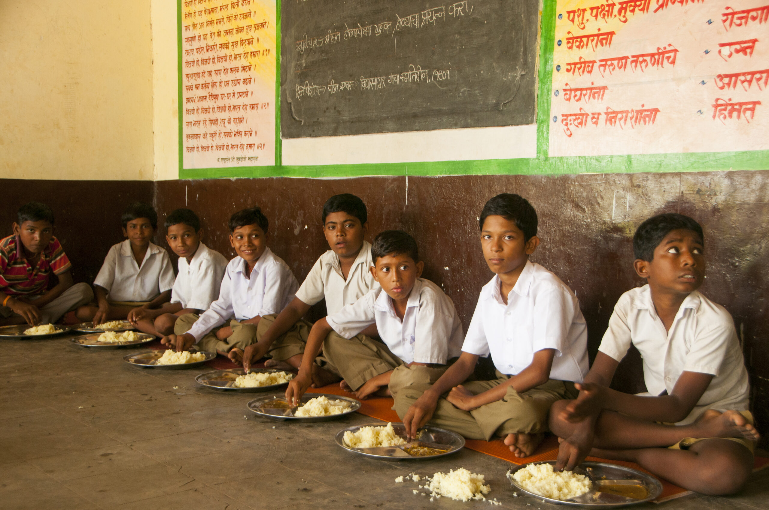 The taste of offering to combine F & B EComctor and to serve school food with purpose