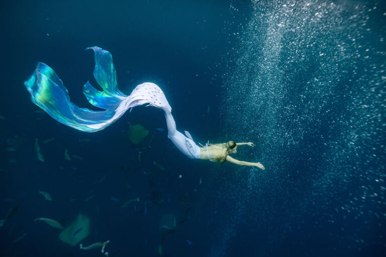 Atlantis Dubai mermaid divers