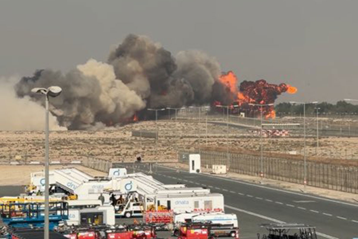 Indian Air Force fighter jet crashes at Dubai Airshow, pilot killed Indian Air Force fighter jet crashes at Dubai Airshow, pilot killed