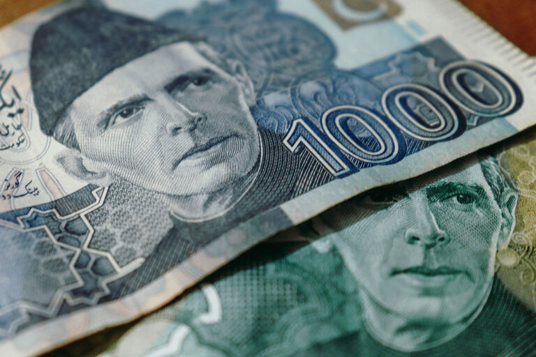 Pakistan currency exchange