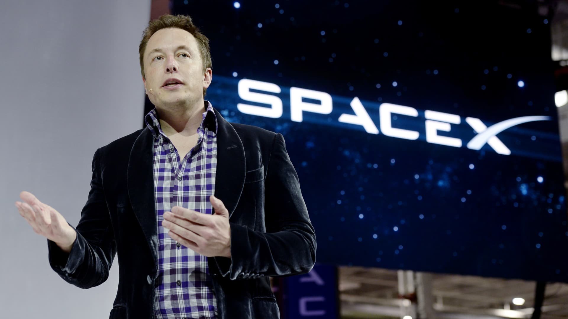 Elon Musk denies $800bn SpaceX valuation reports, but stays mum on IPO
