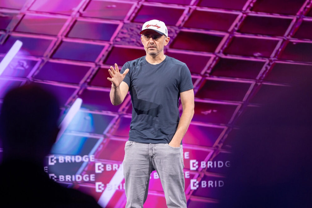 Smartphones will become obsolete, your grandchildren will marry an AI robot