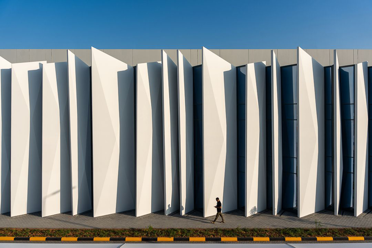 G42 introduces a unique model to make AI royalty portable