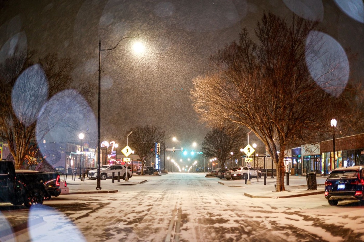 Emirates and Qatar Airways Cancel US Flights from Dubai and Doha Due to Snowstorm Emergencies
