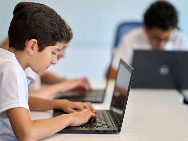 ADEK Extends Existing Contract with Alef Education