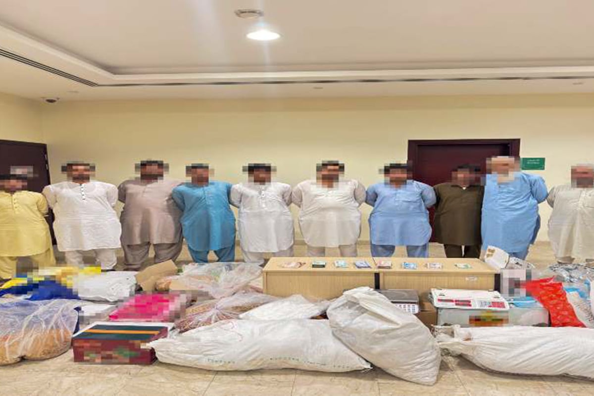 Dubai Police detain unlicensed street vendors
