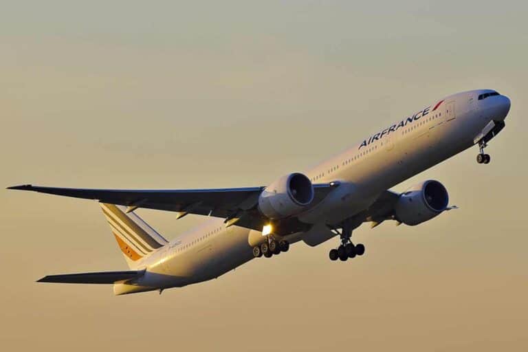 Air France Riyadh-Paris Flight Announcement